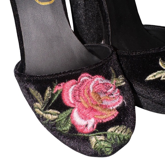 PRIVILEGED Floral Embroidery Velour Block Heels Women’s Shoes Size 6 - Picture 3 of 6
